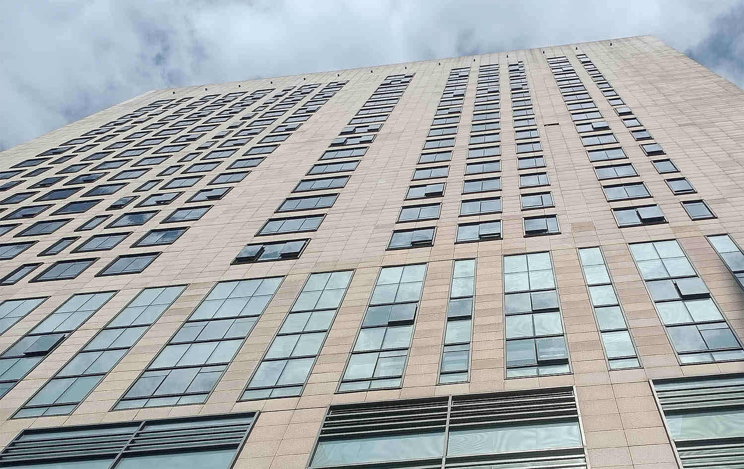 独立站SEO商务经理如何吸引目标客户主动上门购买S-SEO公司-SEO推广-网站SEO优化